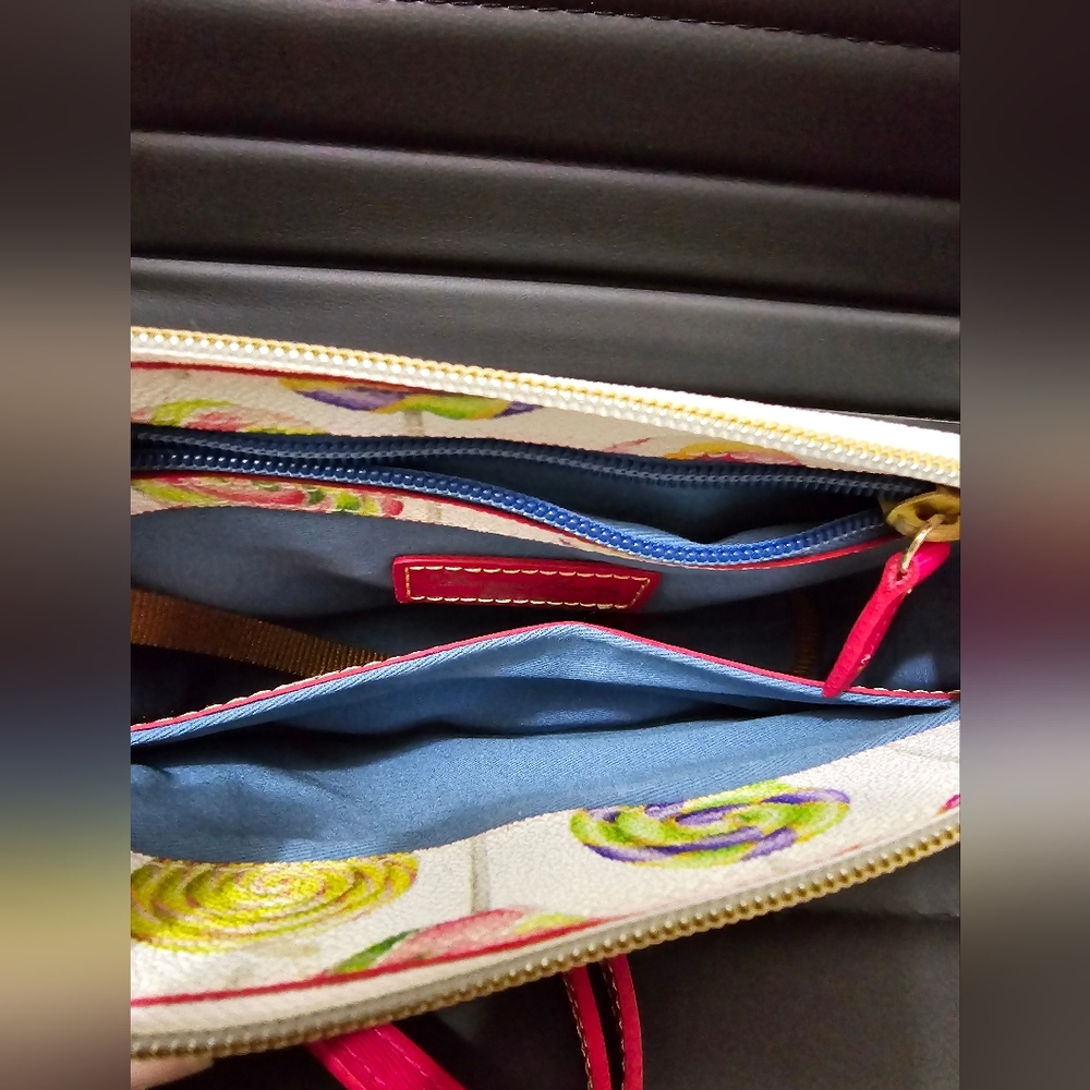 Dooney & Burke Rare Hard to find Lollipop crossbody/ clutch. Excellent condition - Picture 4 of 15